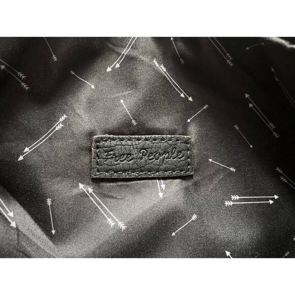 FREE PEOPLE Large Black Faux Leather Textured Pouch - Picture 4 of 9